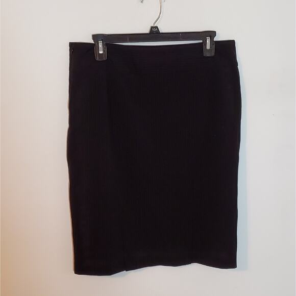 Liz Claiborne Classic Black w/ Gray Pinstripe Versatile Pencil Skirt Size 10 - Picture 3 of 7
